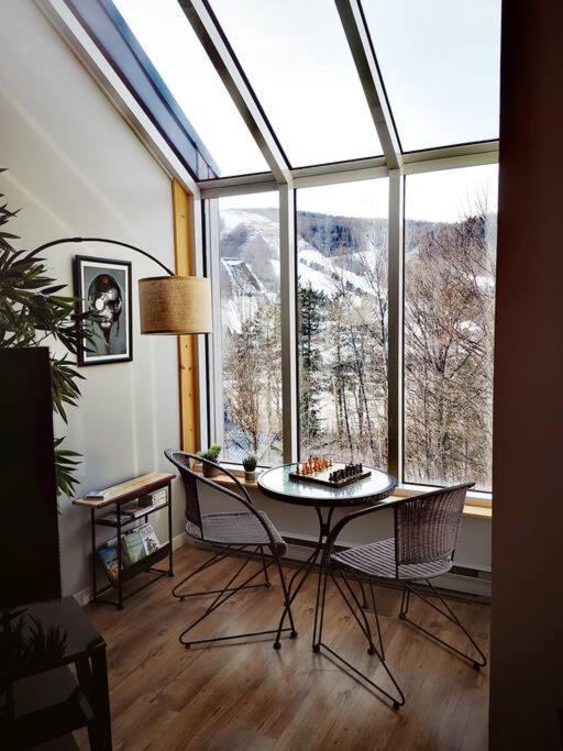 Condo Sur 2 Niveaux Avec Magnifique Vue Sur La Montagne Stoneham Kültér fotó